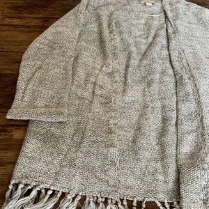 LOFT outlet half sleeve cardigan with tassels! 💛